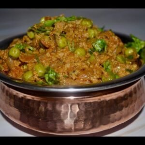 Chicken keema with green peas masala