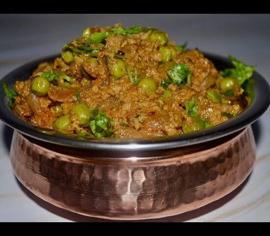 Chicken keema with green peas masala