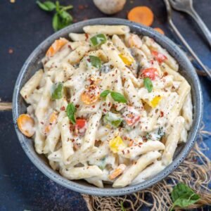 Pasta with béchamel sauce veg