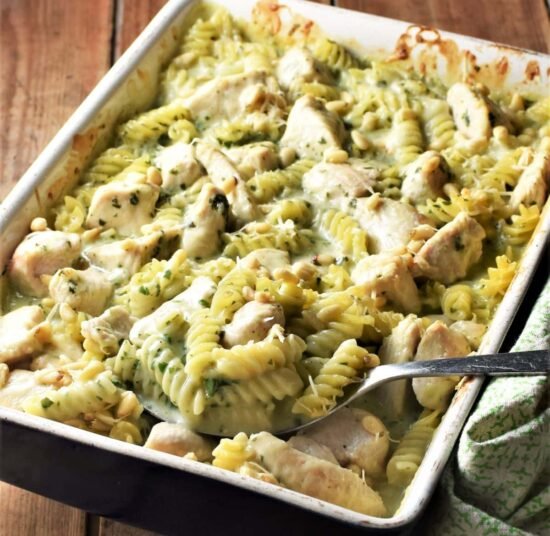 Pasta with pesto sauce Non-veg